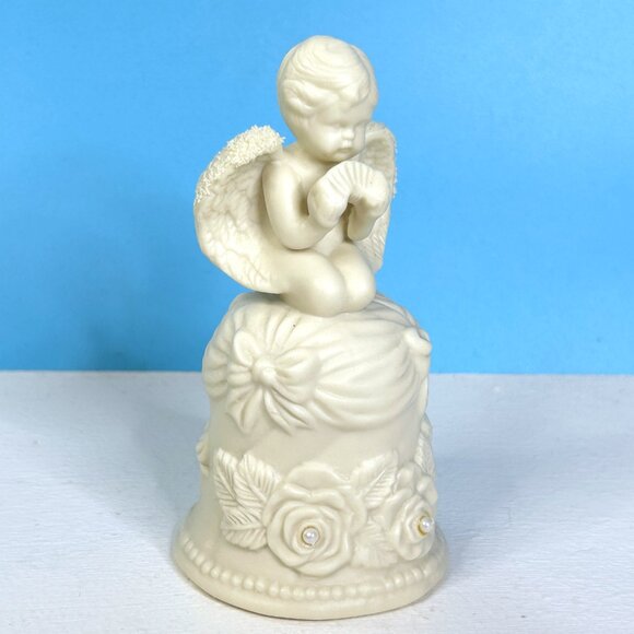 Beautifully‎ Detailed Vintage Amour Collection Ceramic Cherub Bell 5.5" Figurine - Picture 3 of 5